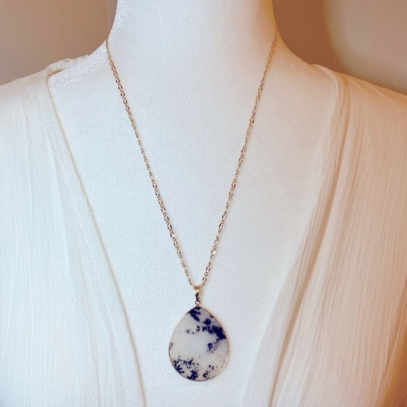 White Agate/ Moss Boho Style Necklace - Picture 10 of 15